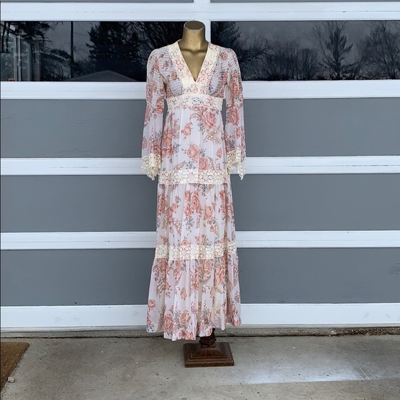Vintage Dresses & Skirts - Vintage 70’s, Angel wing, floral Gunne style dress